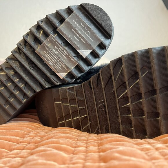 UGG Ultra Mini Alina Curled Genuine Shearling Platform Boot Black Leather  7W - Picture 2 of 3